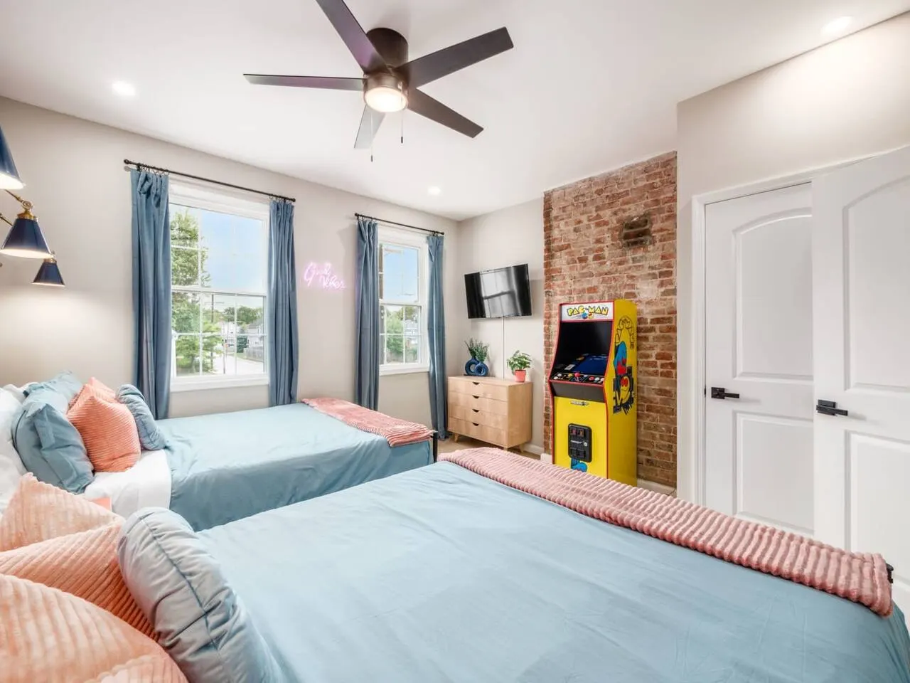 *NEW* Downtown Columbus Condo | Sleeps 12 * Arcade — photo 3