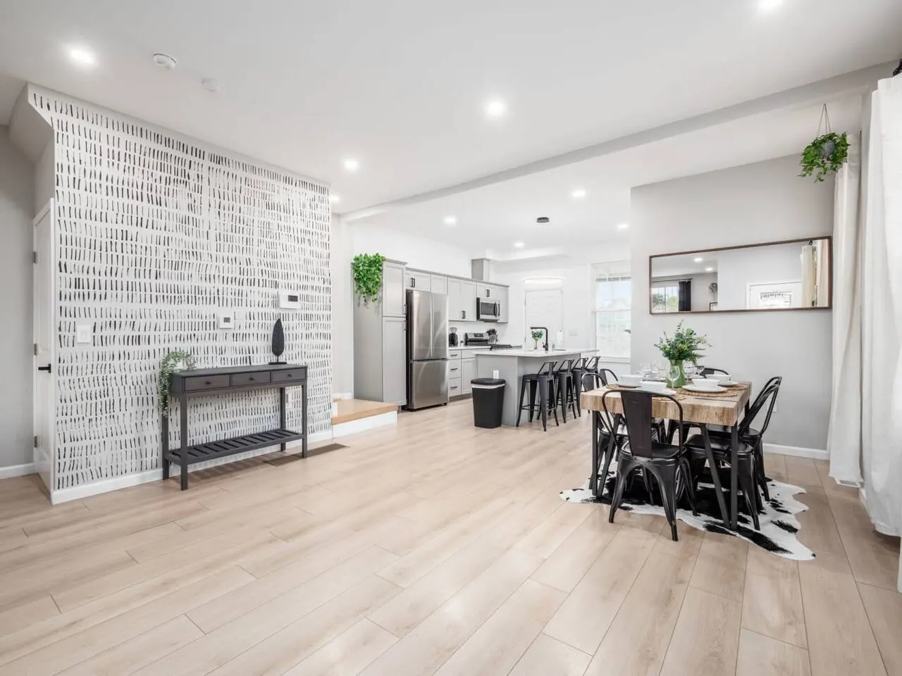 *NEW* Downtown Columbus Condo Sleeps 12 * Arcade 8