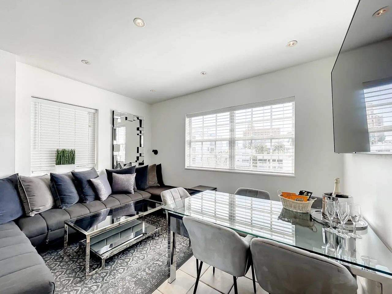 SoBe Oceanfront 4 Room Ocean Drive 14