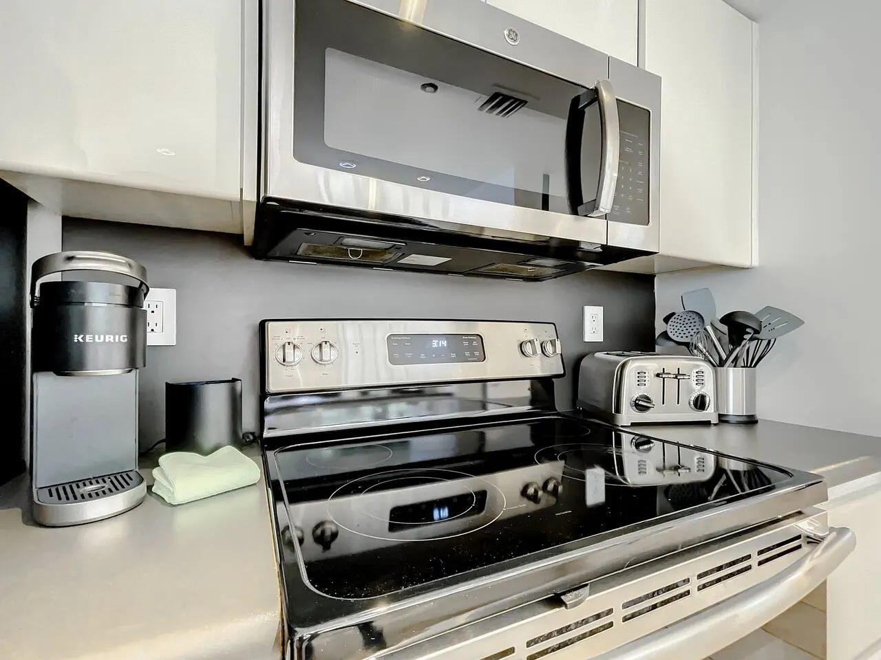 SoBe Oceanfront 4 Room Ocean Drive 18