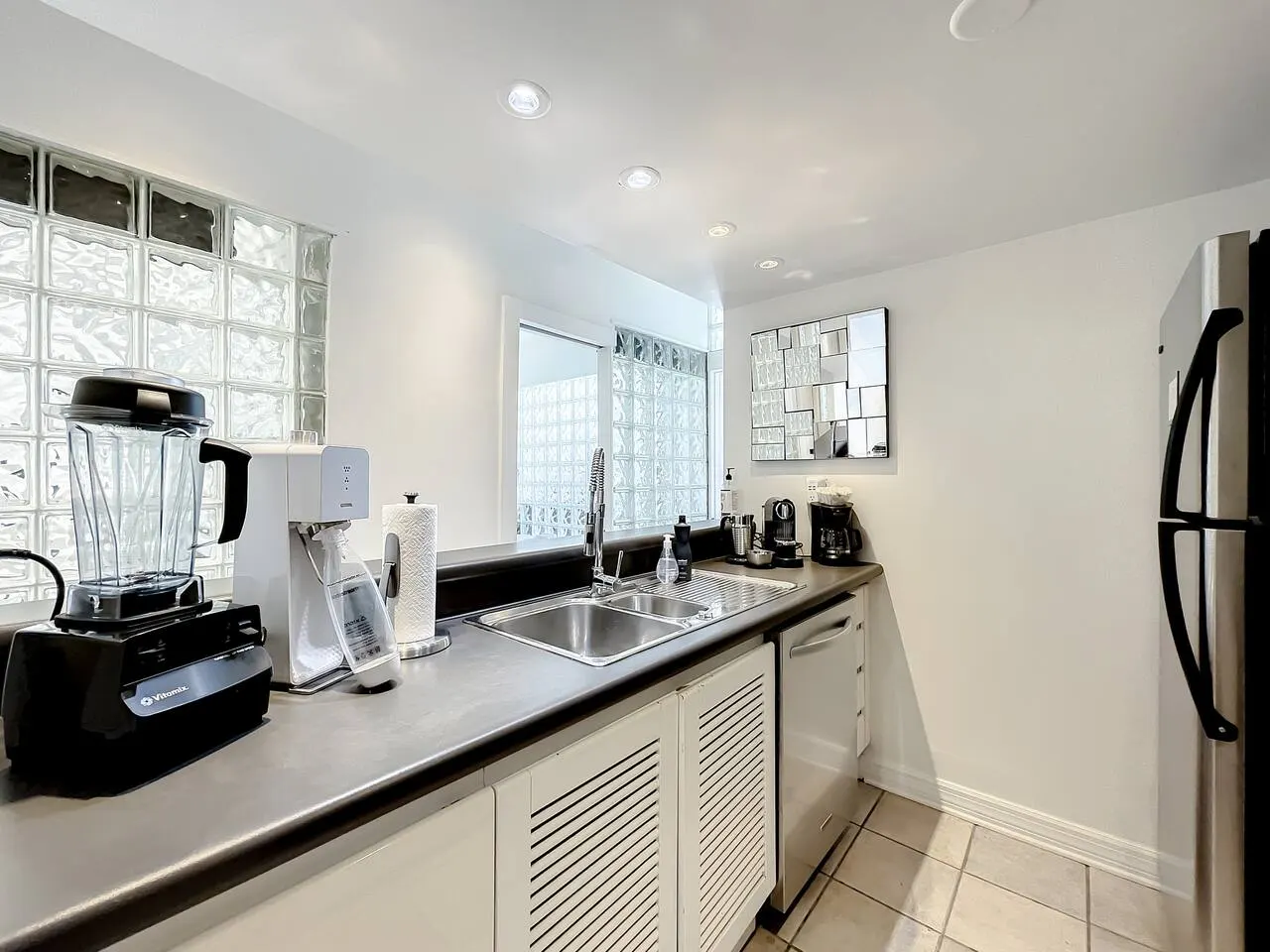 SoBe Oceanfront 4 Room Ocean Drive 19