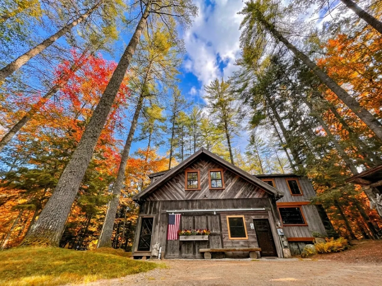 Custom built, Riverside Oasis, Hot tub, dog Friendly