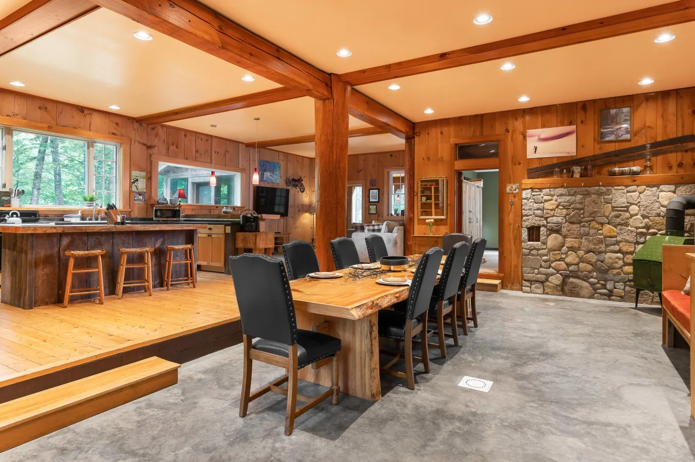 Custom built, Riverside Oasis, Hot tub, dog Friendly — photo 2