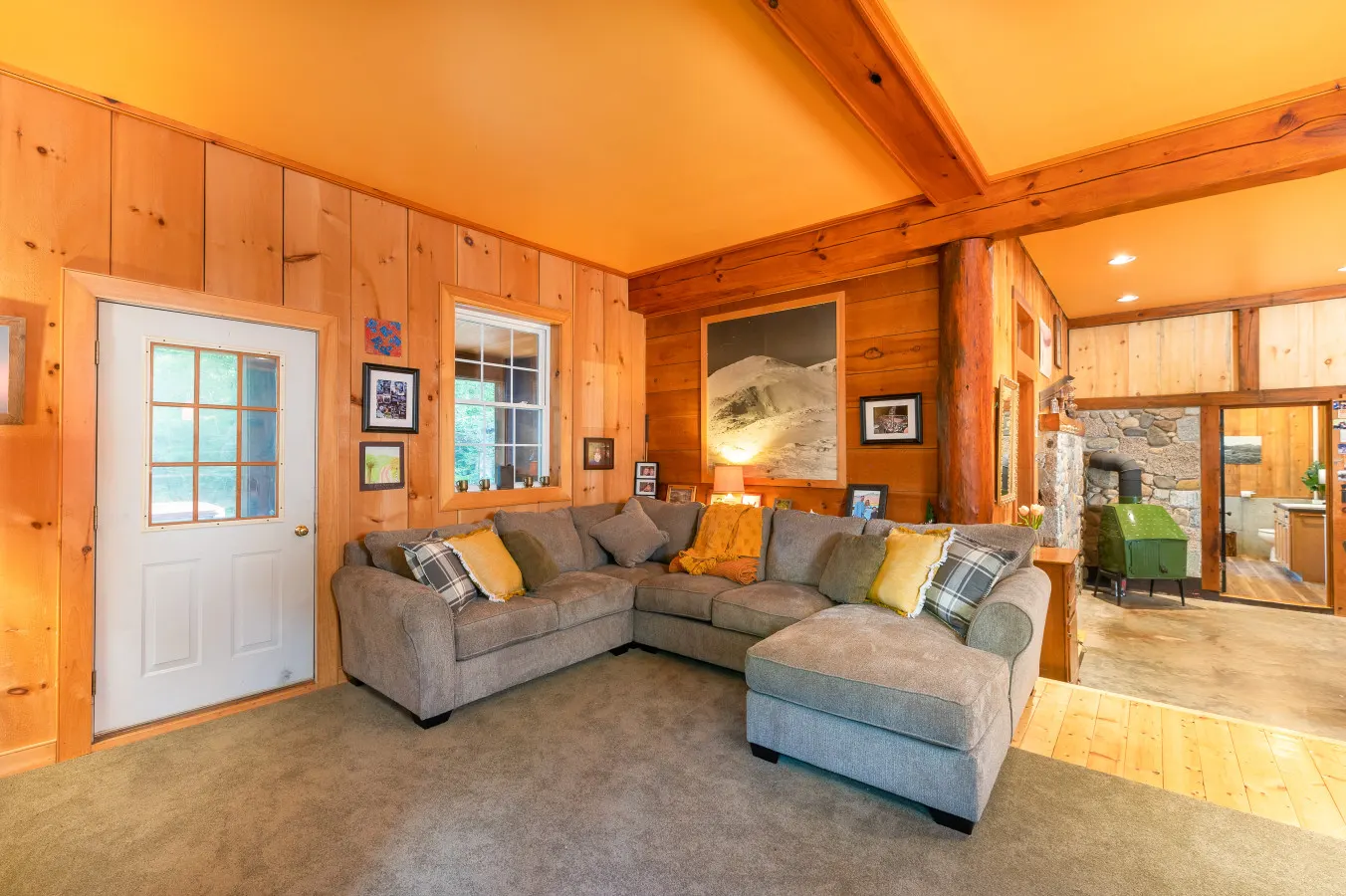 Custom built, Riverside Oasis, Hot tub, dog Friendly 10