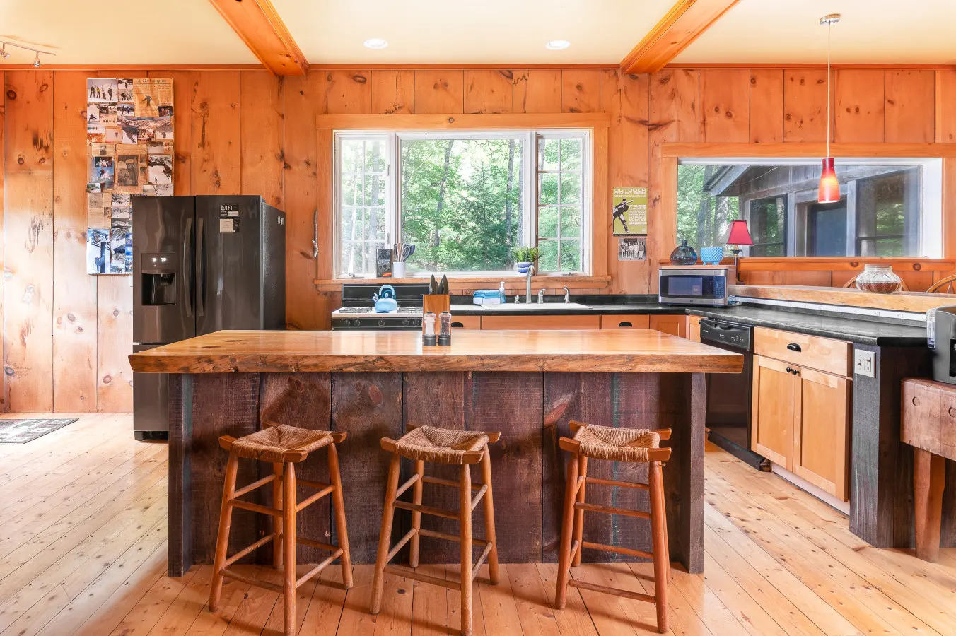 Custom built, Riverside Oasis, Hot tub, dog Friendly 11