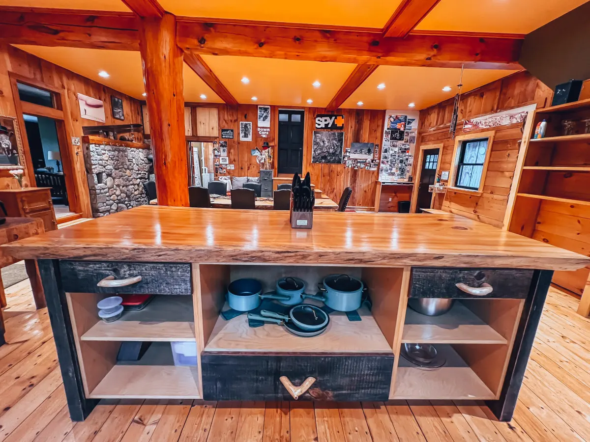 Custom built, Riverside Oasis, Hot tub, dog Friendly 15