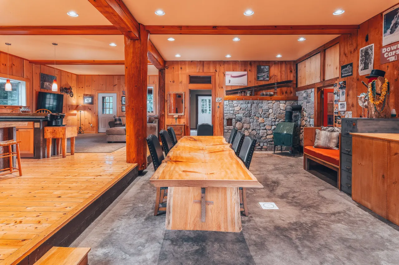 Custom built, Riverside Oasis, Hot tub, dog Friendly 19