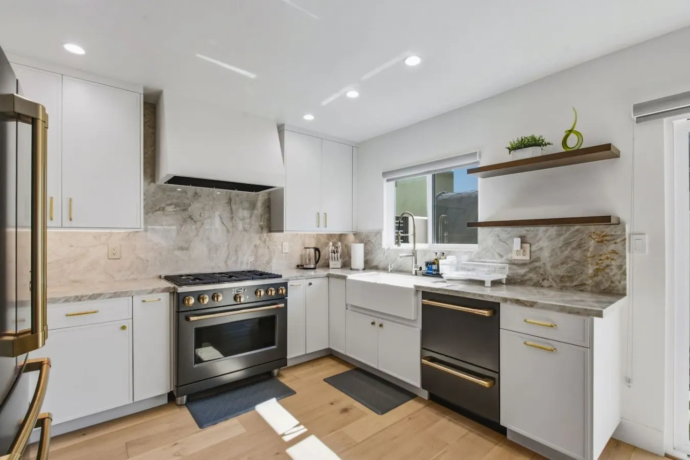 LongBeach LaVerne Beauty - Monthly Rental By Water — photo 4