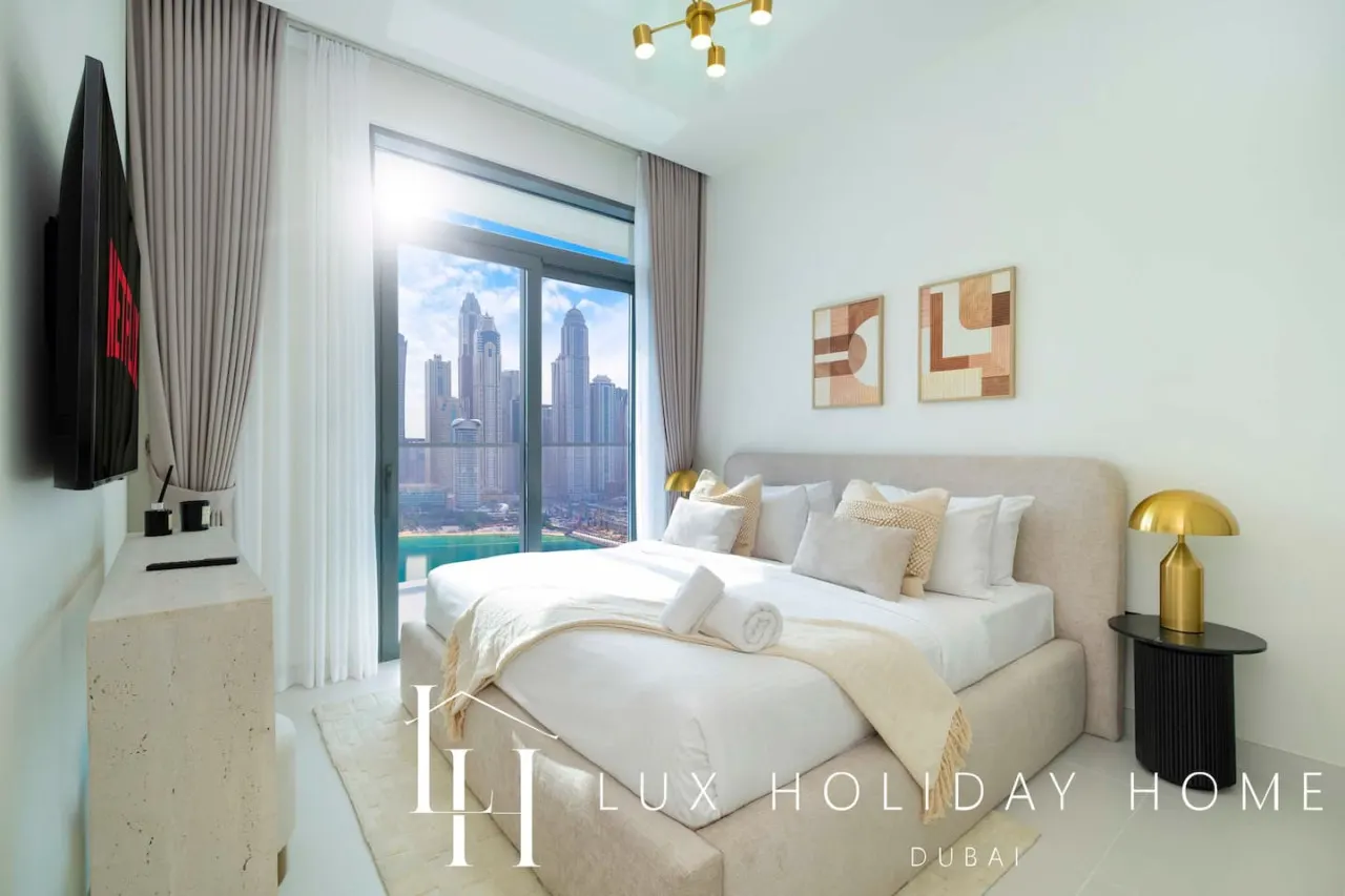 LUX The Marina Vista Beachfront Suite 10