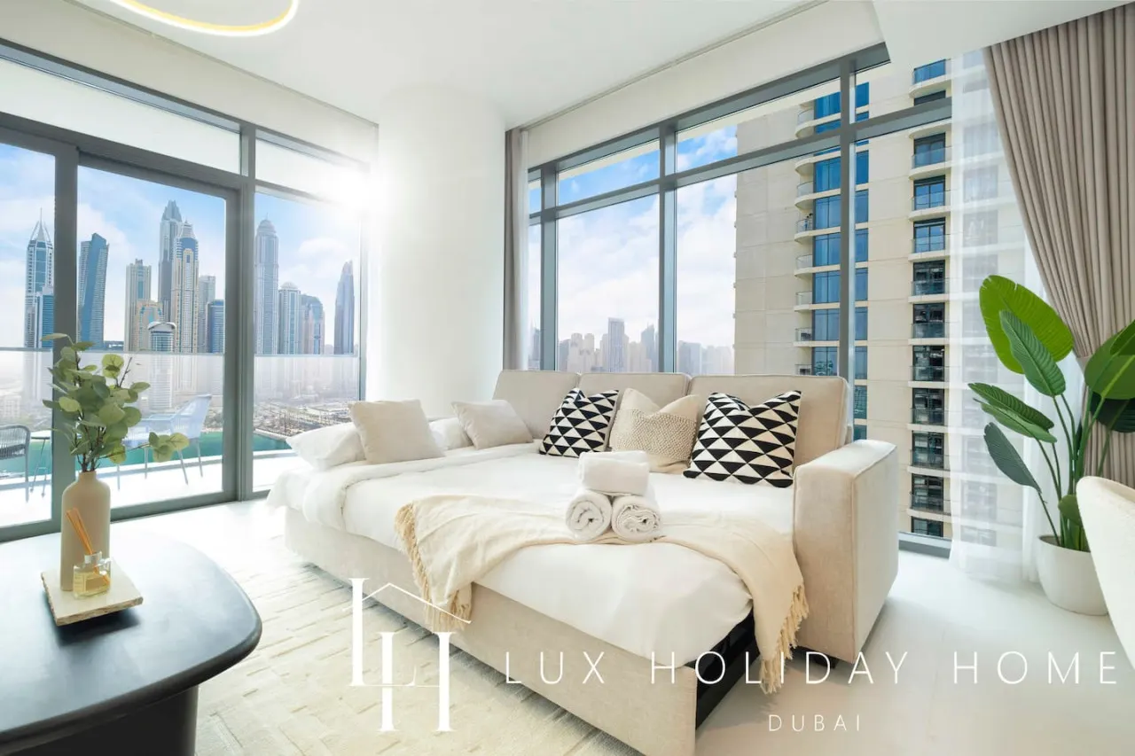 LUX The Marina Vista Beachfront Suite 11