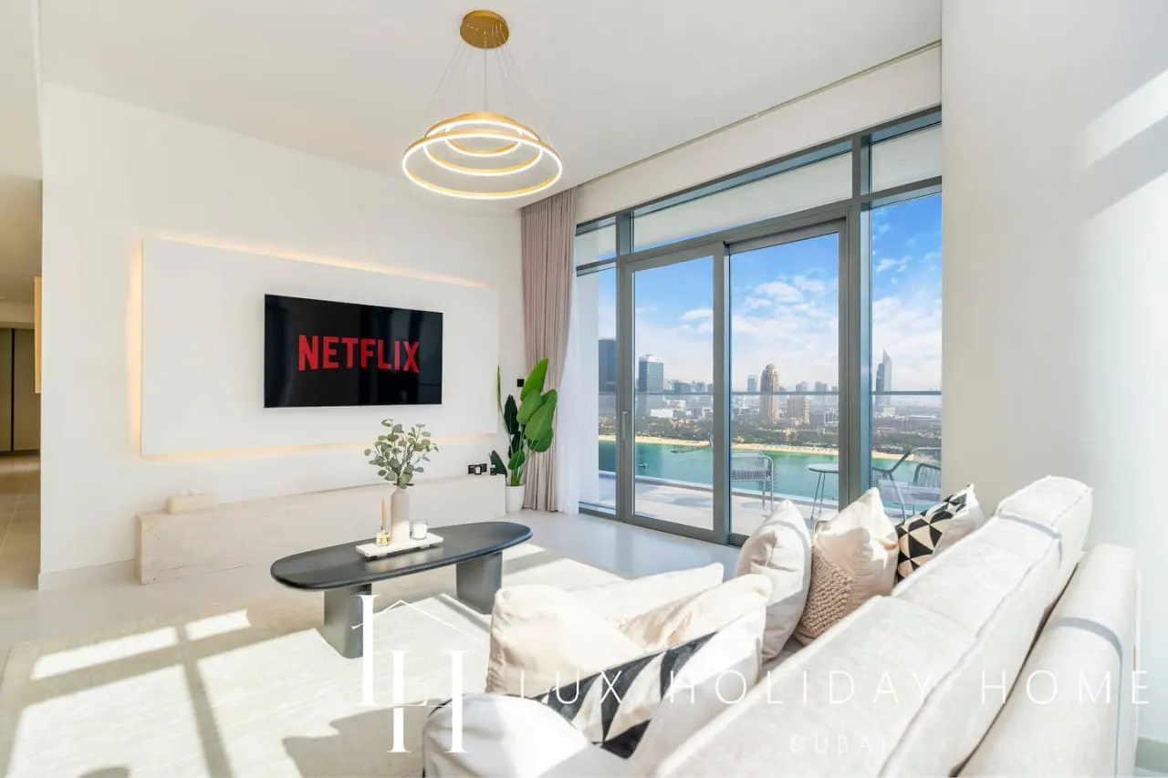 LUX The Marina Vista Beachfront Suite 13