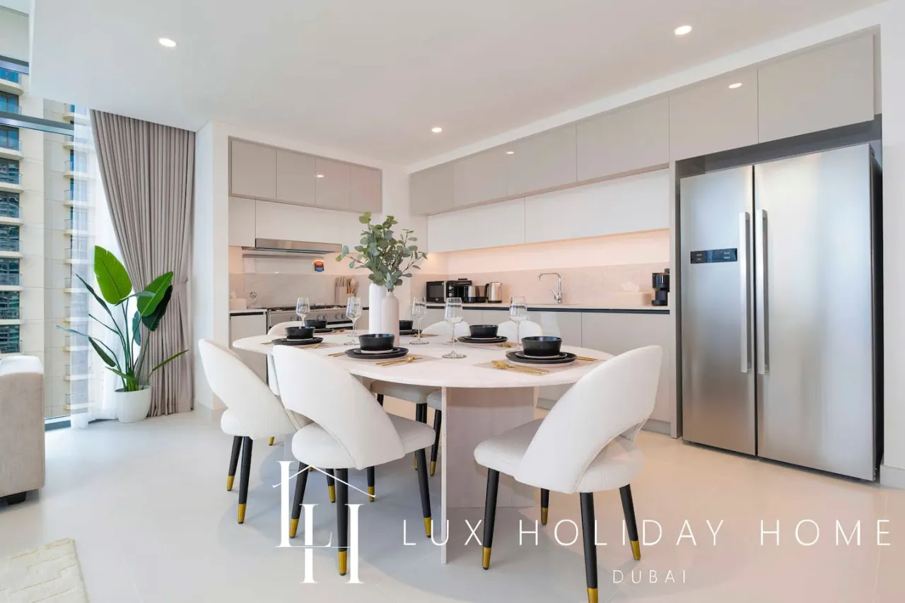 LUX The Marina Vista Beachfront Suite 14