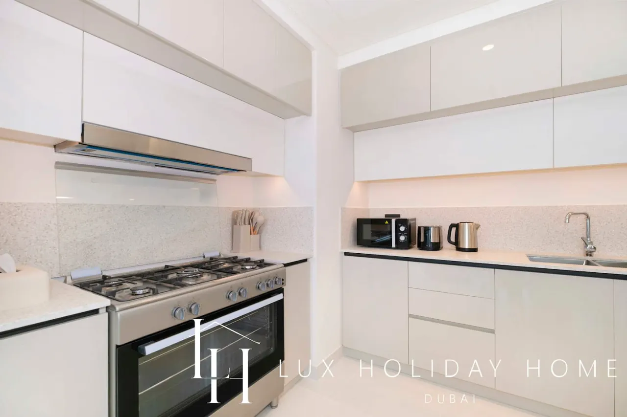 LUX The Marina Vista Beachfront Suite 16