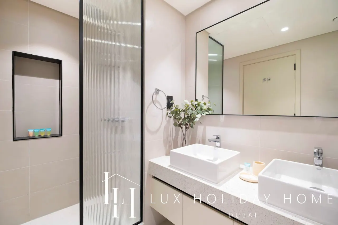 LUX The Marina Vista Beachfront Suite 20