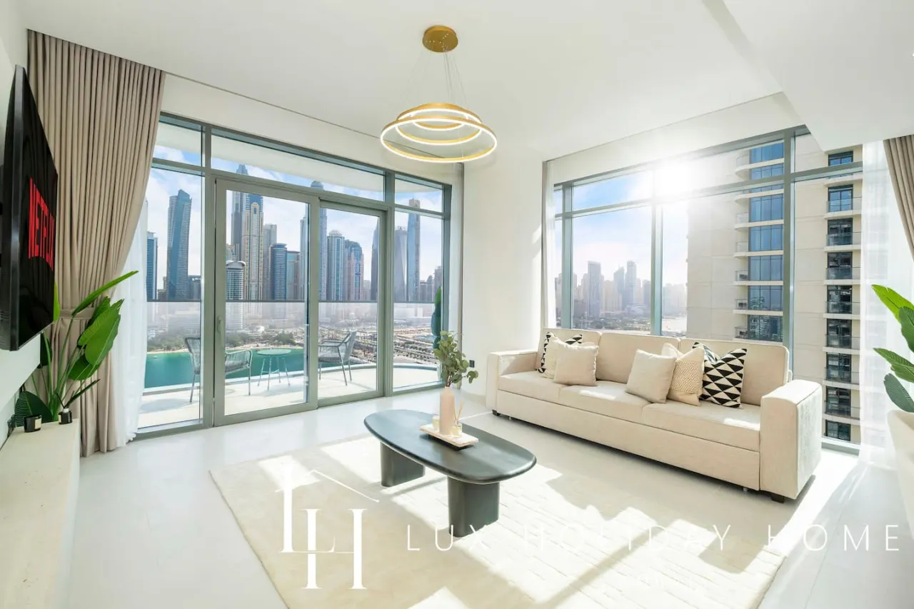 LUX The Marina Vista Beachfront Suite 6