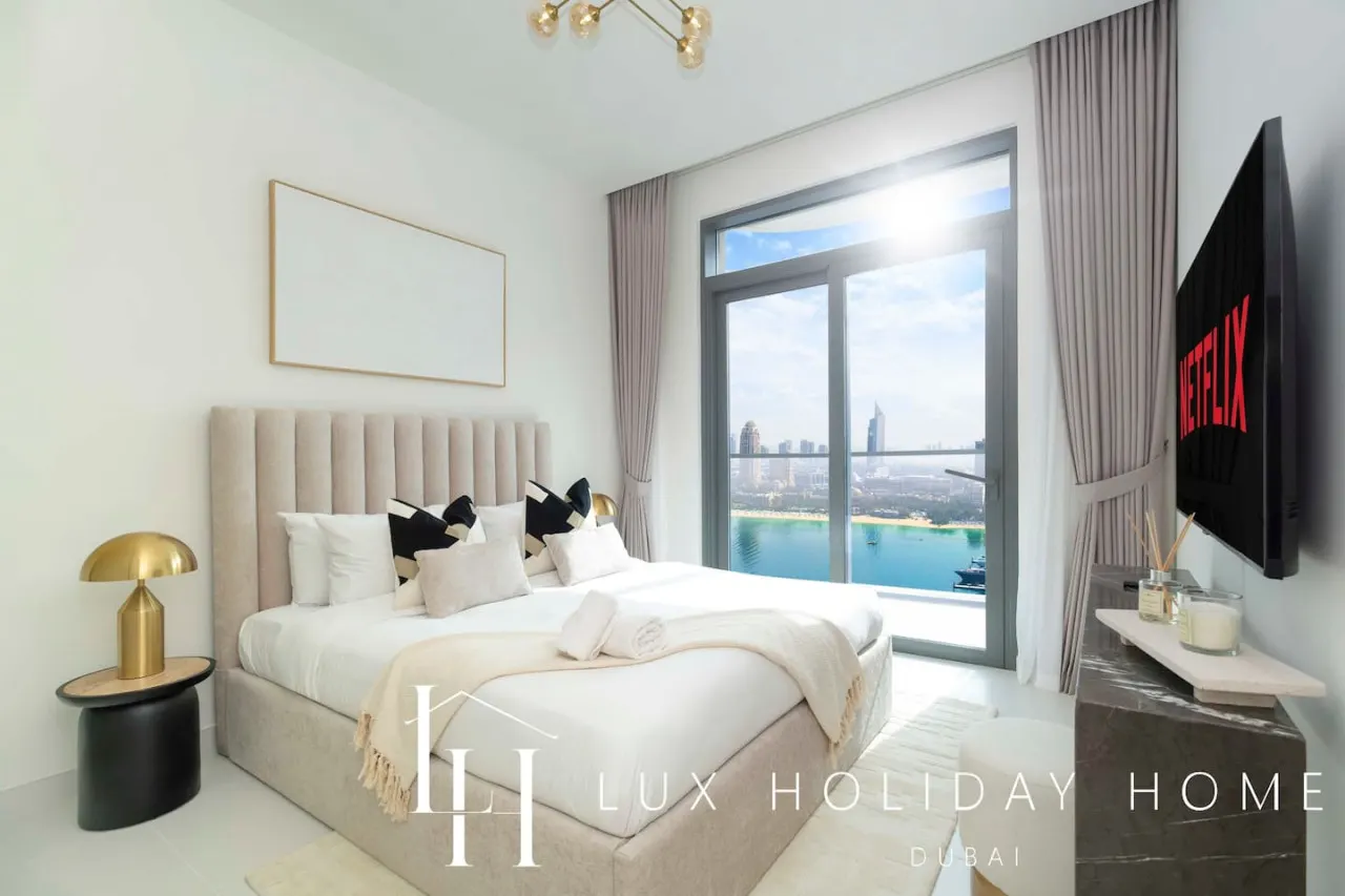 LUX The Marina Vista Beachfront Suite 8