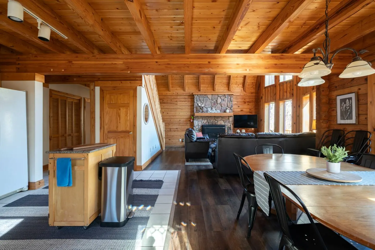 Creekwood Chalet - Hocking Hills with Hot Tub and Near Hiking 9