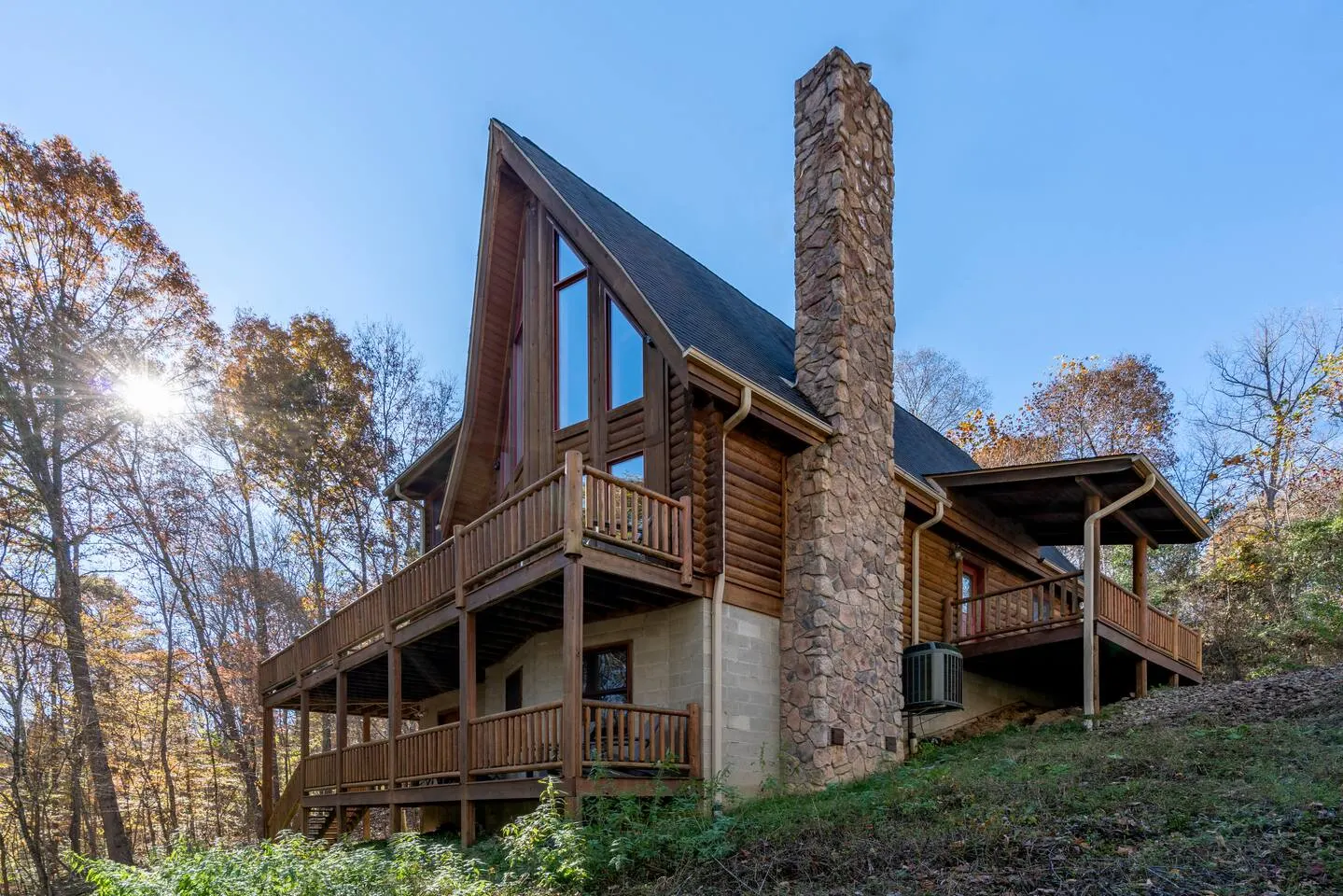 Creekwood Chalet - Hocking Hills with Hot Tub and Near Hiking 6