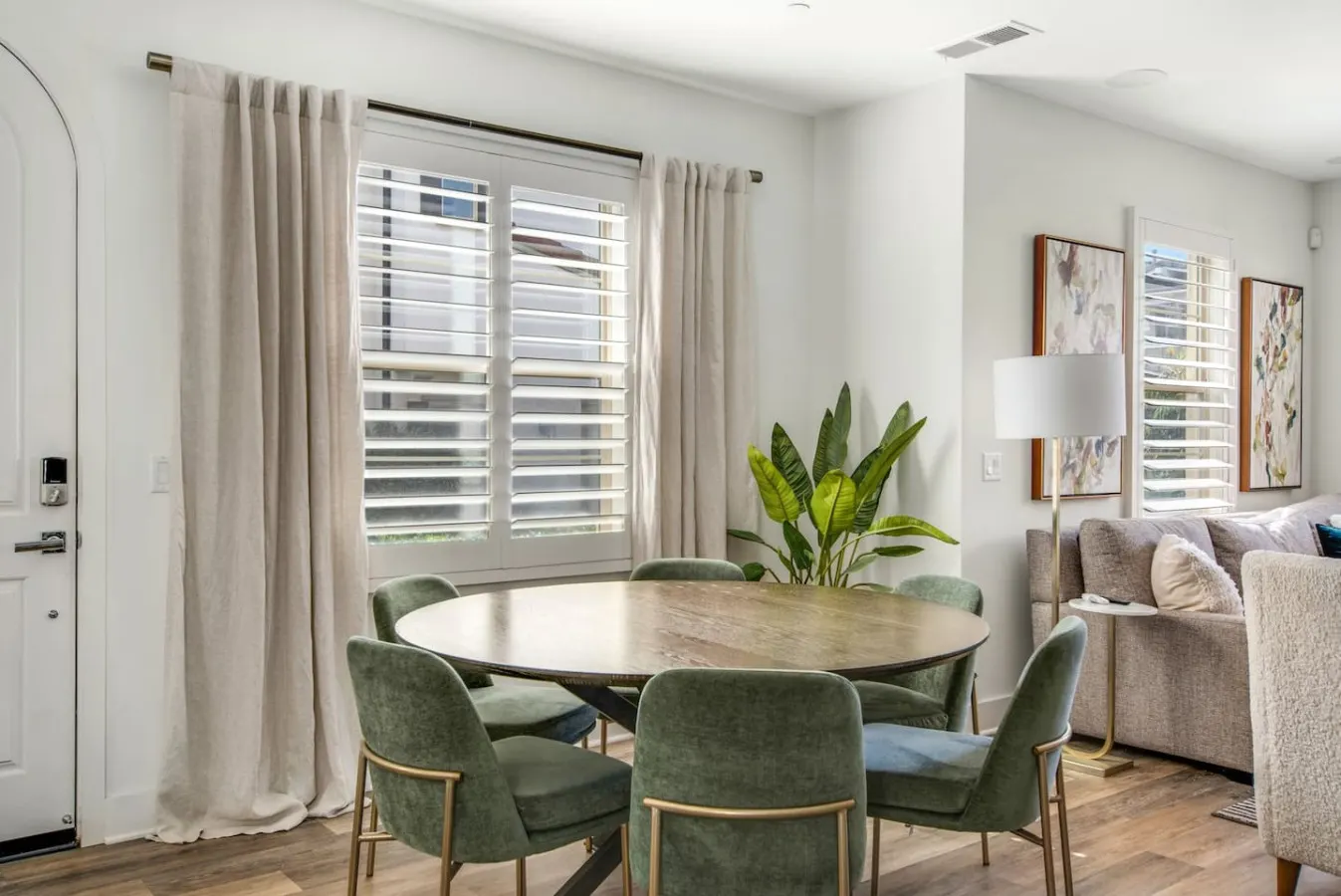 Coastal Village Townhome Blocks To Grandview Beach 10