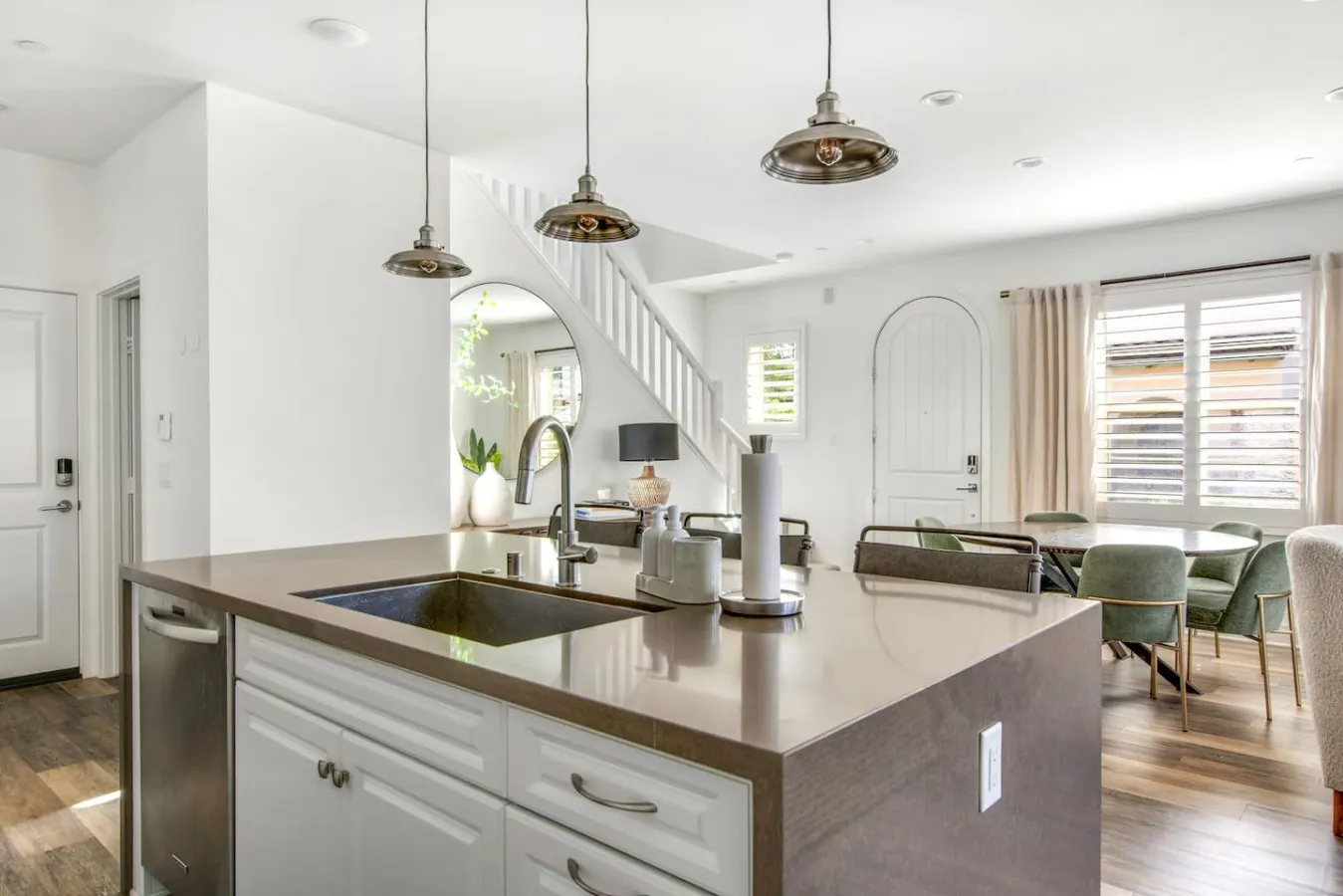 Coastal Village Townhome Blocks To Grandview Beach 13