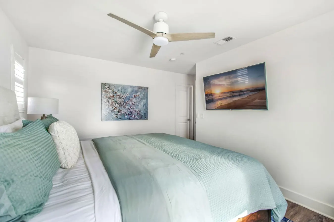 Coastal Village Townhome Blocks To Grandview Beach 19