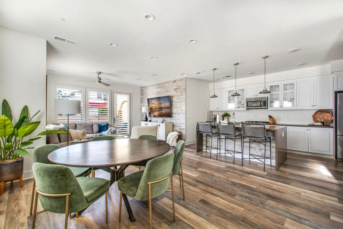 Coastal Village Townhome Blocks To Grandview Beach 8