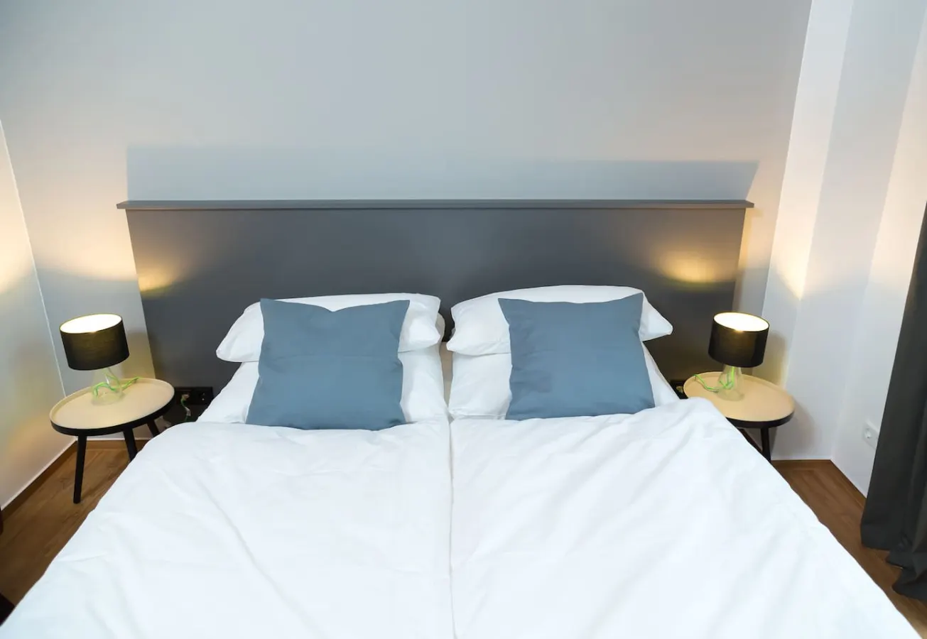 195 SQM & 5 BR - DESIGN APARTMENT // ENTIRE FLOOR 17