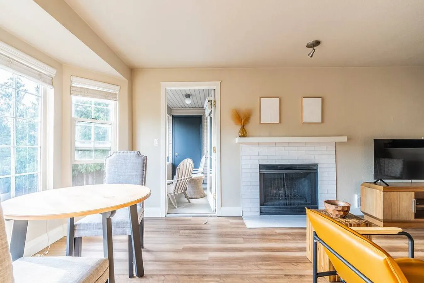 Modern & spacious 1 bedroom apartment 9