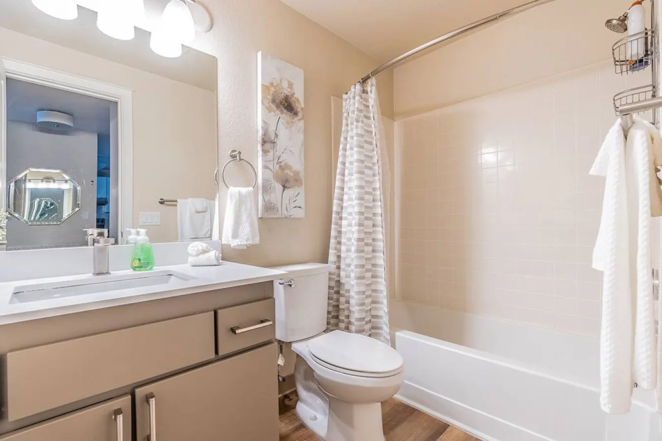 Modern & spacious 1 bedroom apartment 14