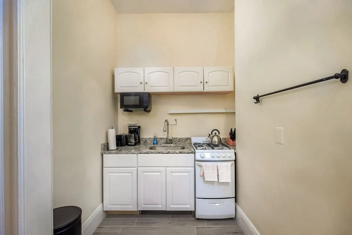 Cozy Back Bay 1Br / 1Bth 4