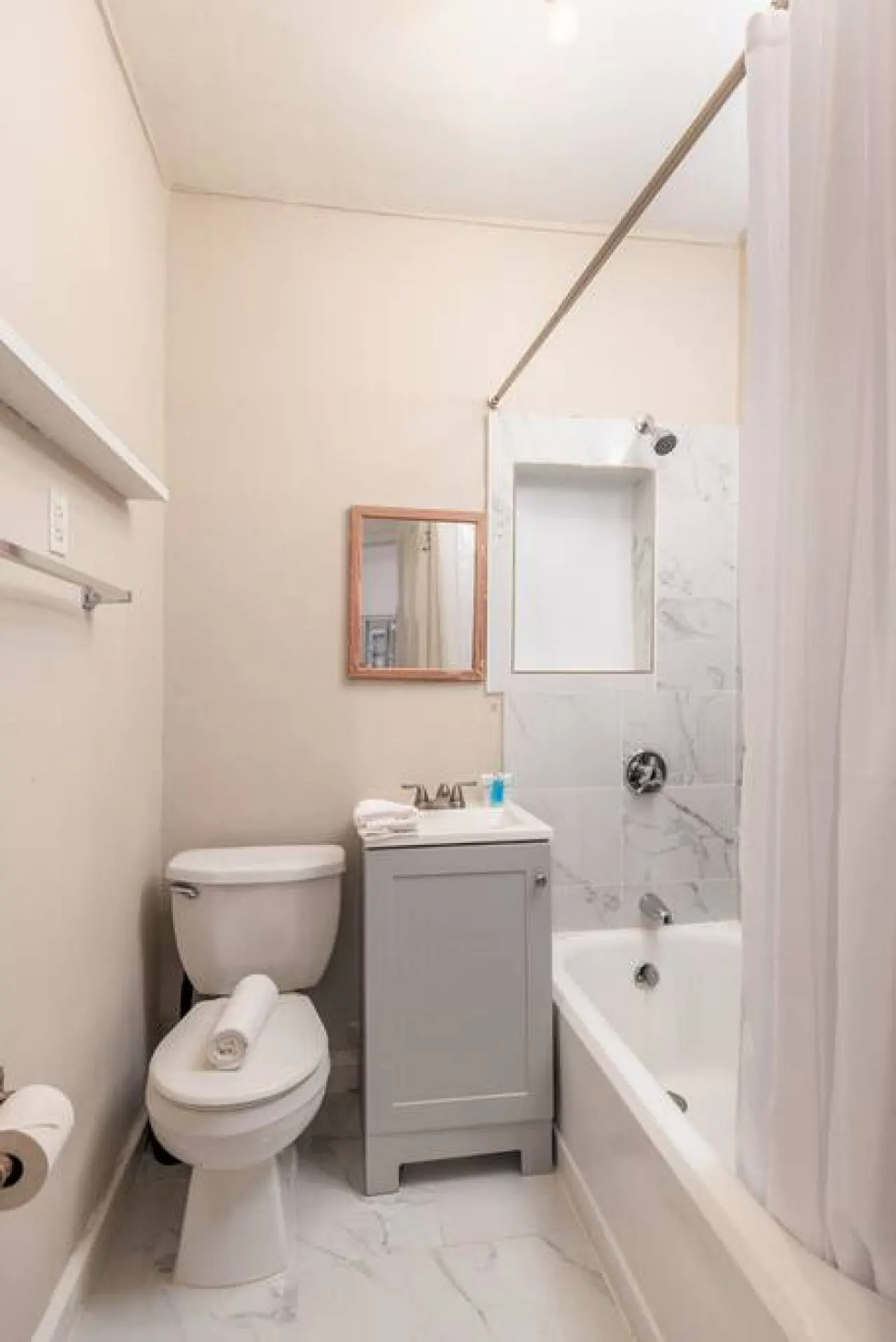 Cozy Back Bay 1Br / 1Bth 5