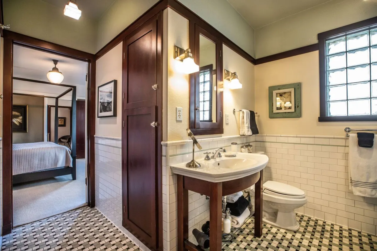 Extraordinary Capitol Hill Home! 16