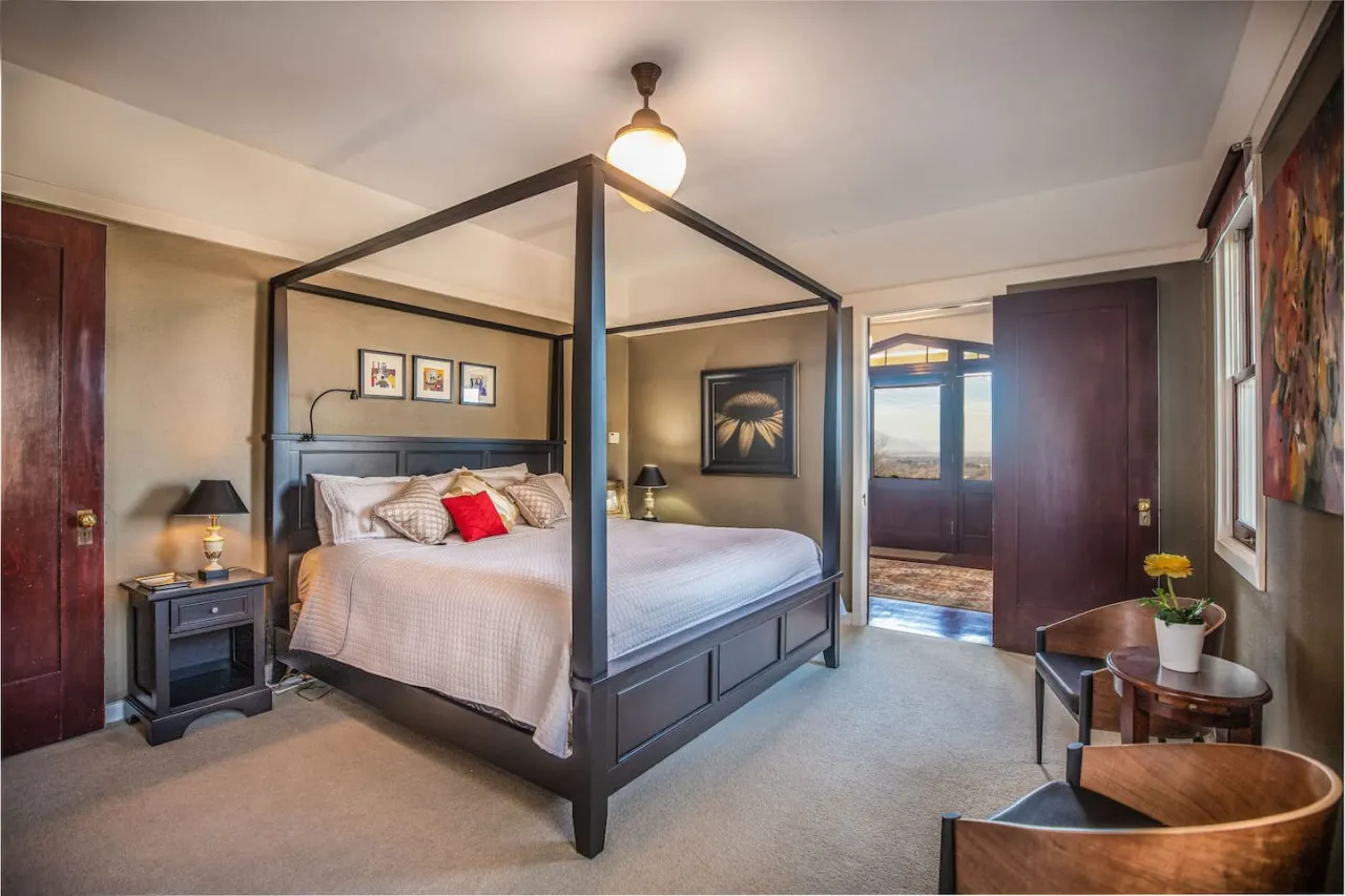 Extraordinary Capitol Hill Home! 18
