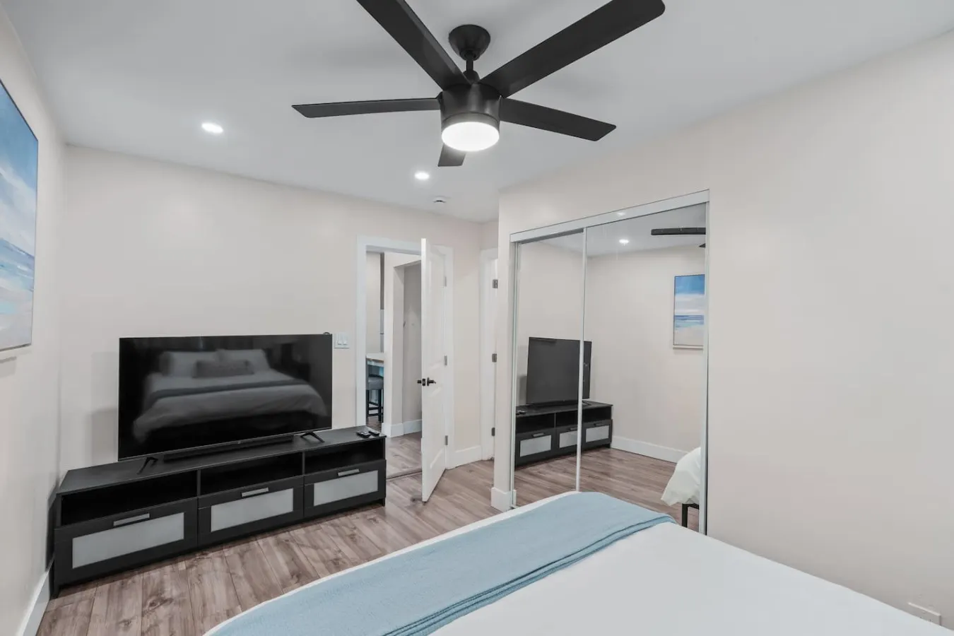 1BR+1BA Cozy, Central Laundry+Free Parking 3