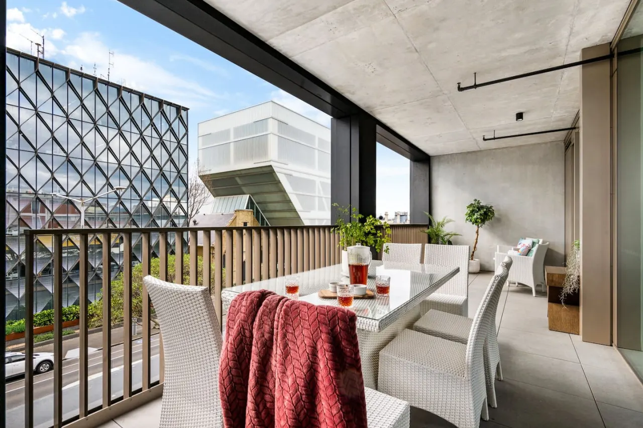 Geelong CBD 2BR | Near Eastern Beach & Waterfront