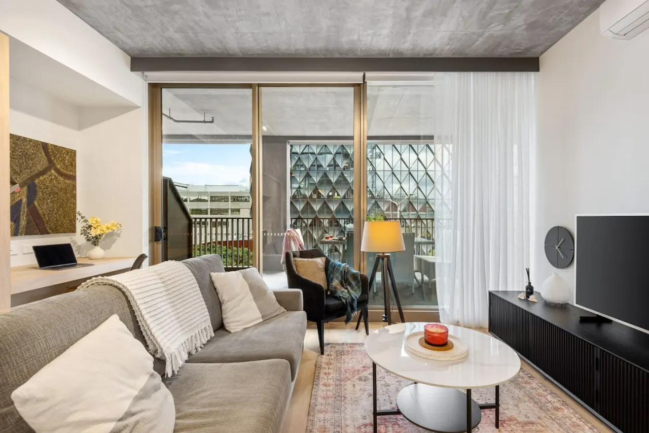 Geelong CBD 2BR | Near Eastern Beach & Waterfront — photo 2