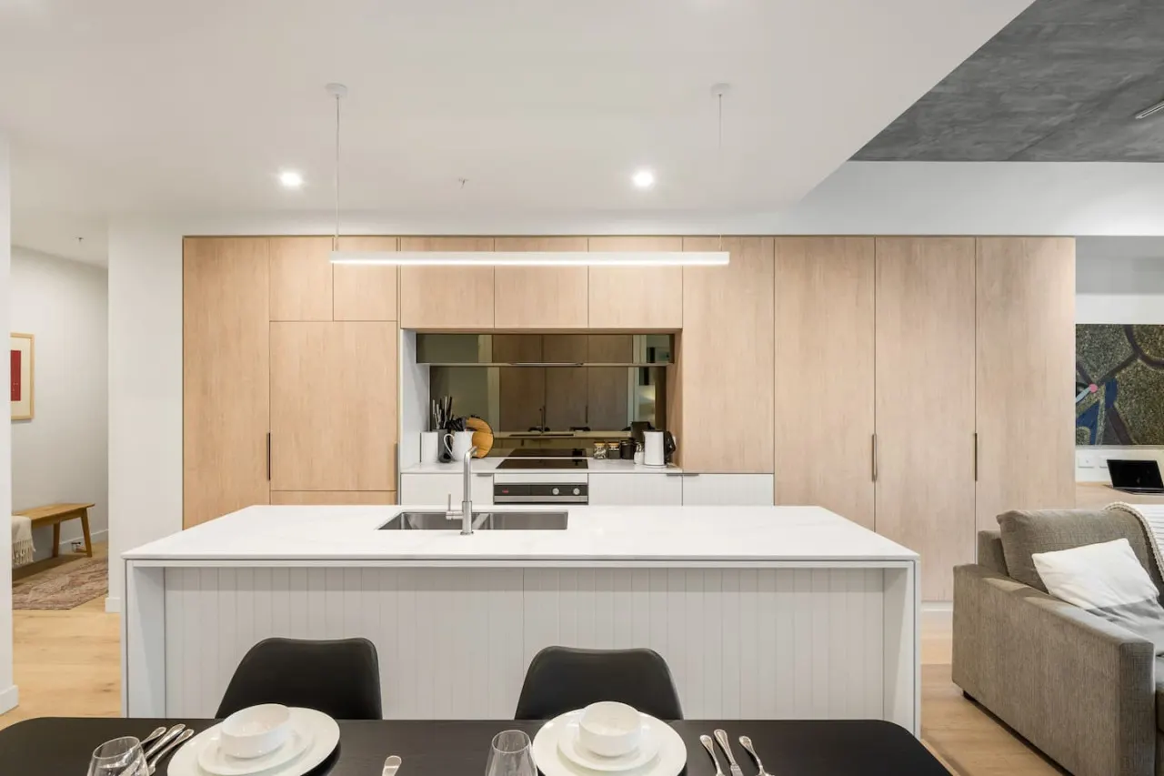 Geelong CBD 2BR | Near Eastern Beach & Waterfront — photo 3