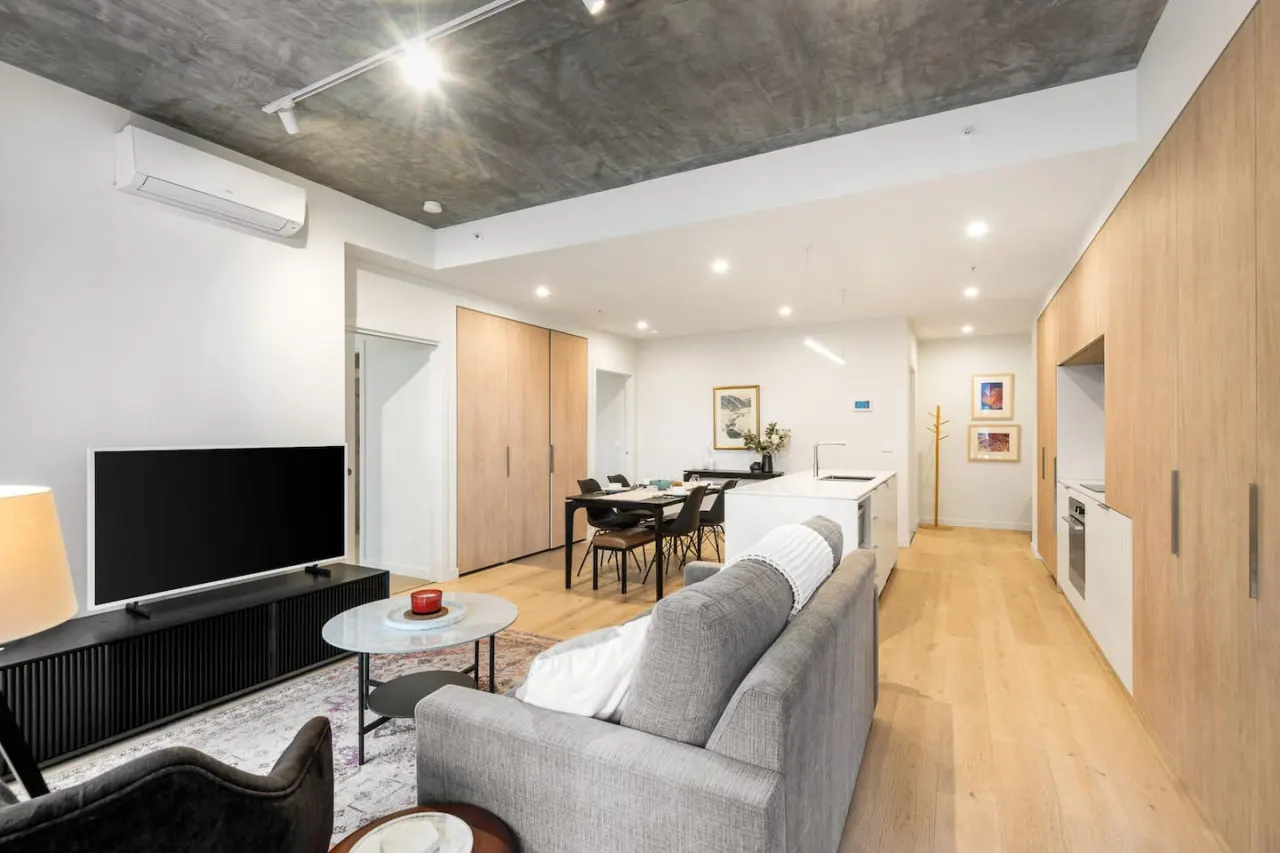Geelong CBD 2BR | Near Eastern Beach & Waterfront — photo 4