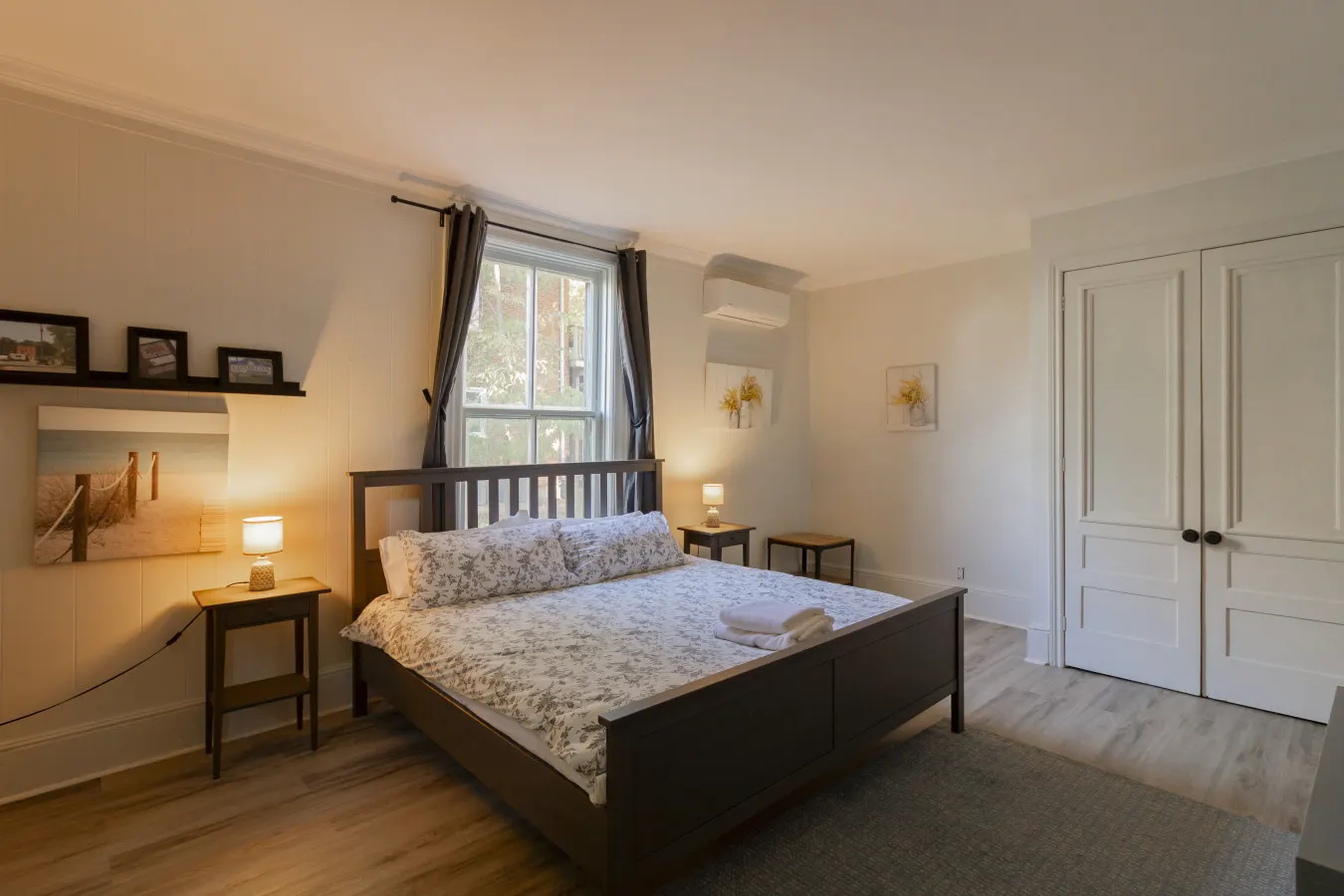 Cute & Cozy, Downtown Wellington | Stylish Wellington Studio | King Bed + Walk to Beach & Downtown