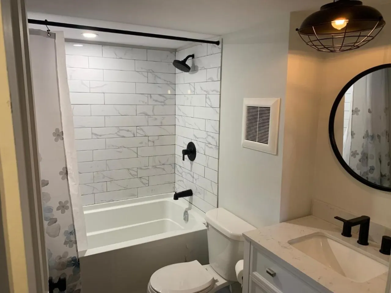 Cute & Cozy, Downtown Wellington Stylish Wellington Studio King Bed + Walk to Beach & Downtown 9