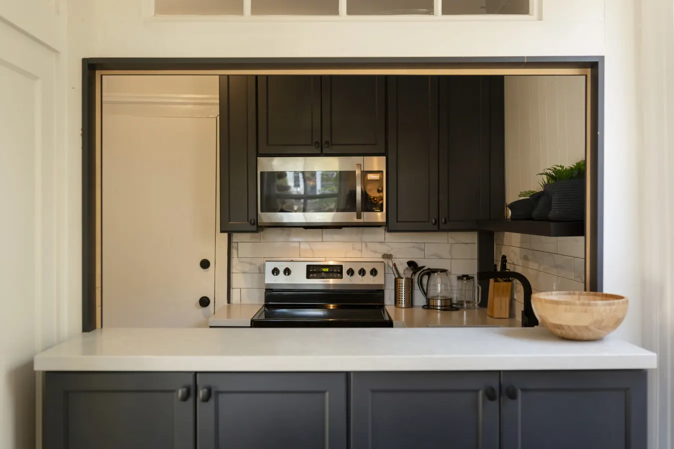 Cute & Cozy, Downtown Wellington Stylish Wellington Studio King Bed + Walk to Beach & Downtown 6