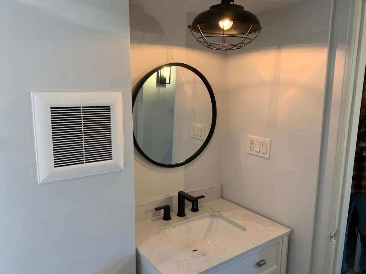 Cute & Cozy, Downtown Wellington Stylish Wellington Studio King Bed + Walk to Beach & Downtown 8