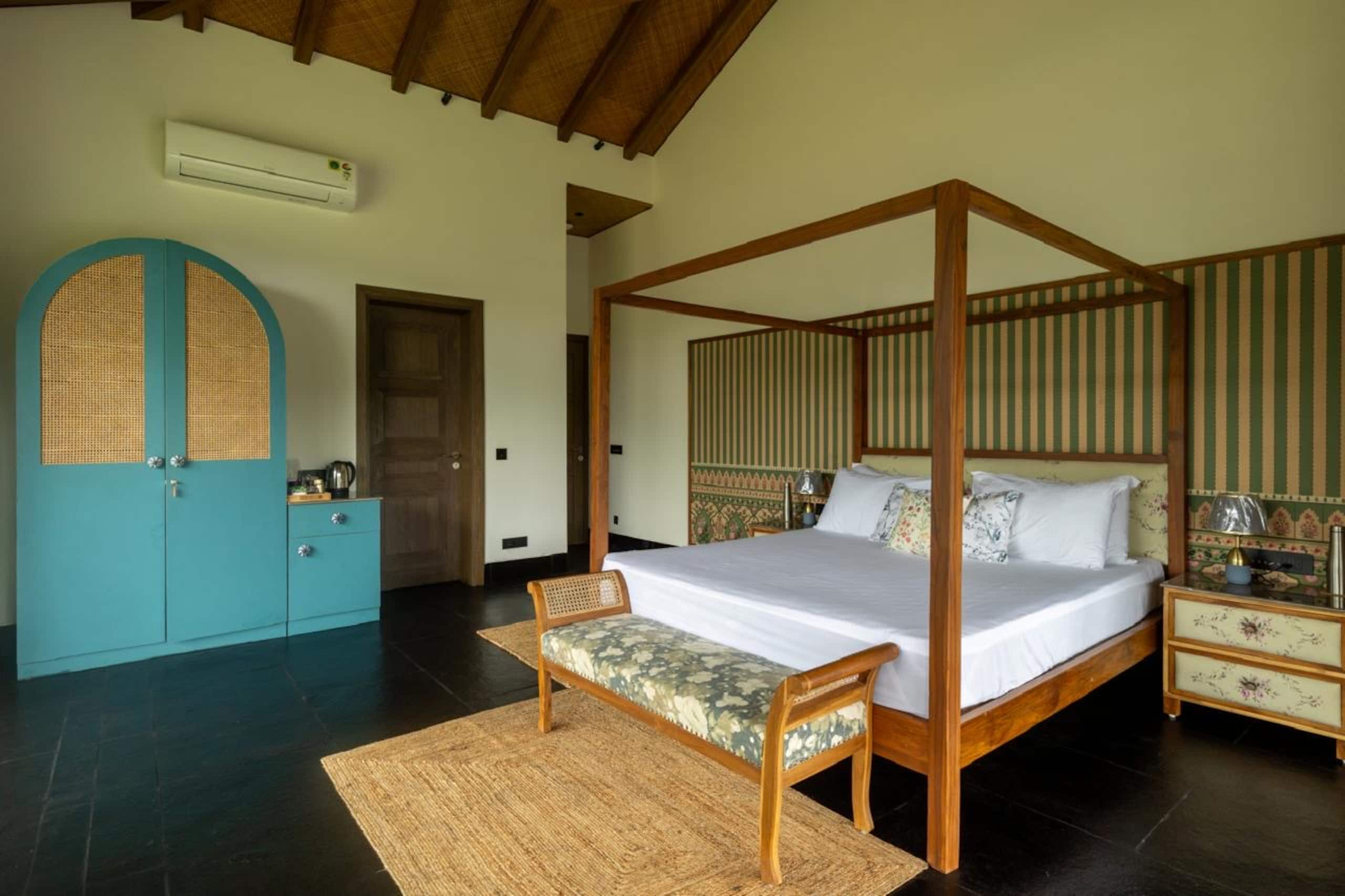 Lux 9 Bhk Pvt Pool Mansion In Vagator 26