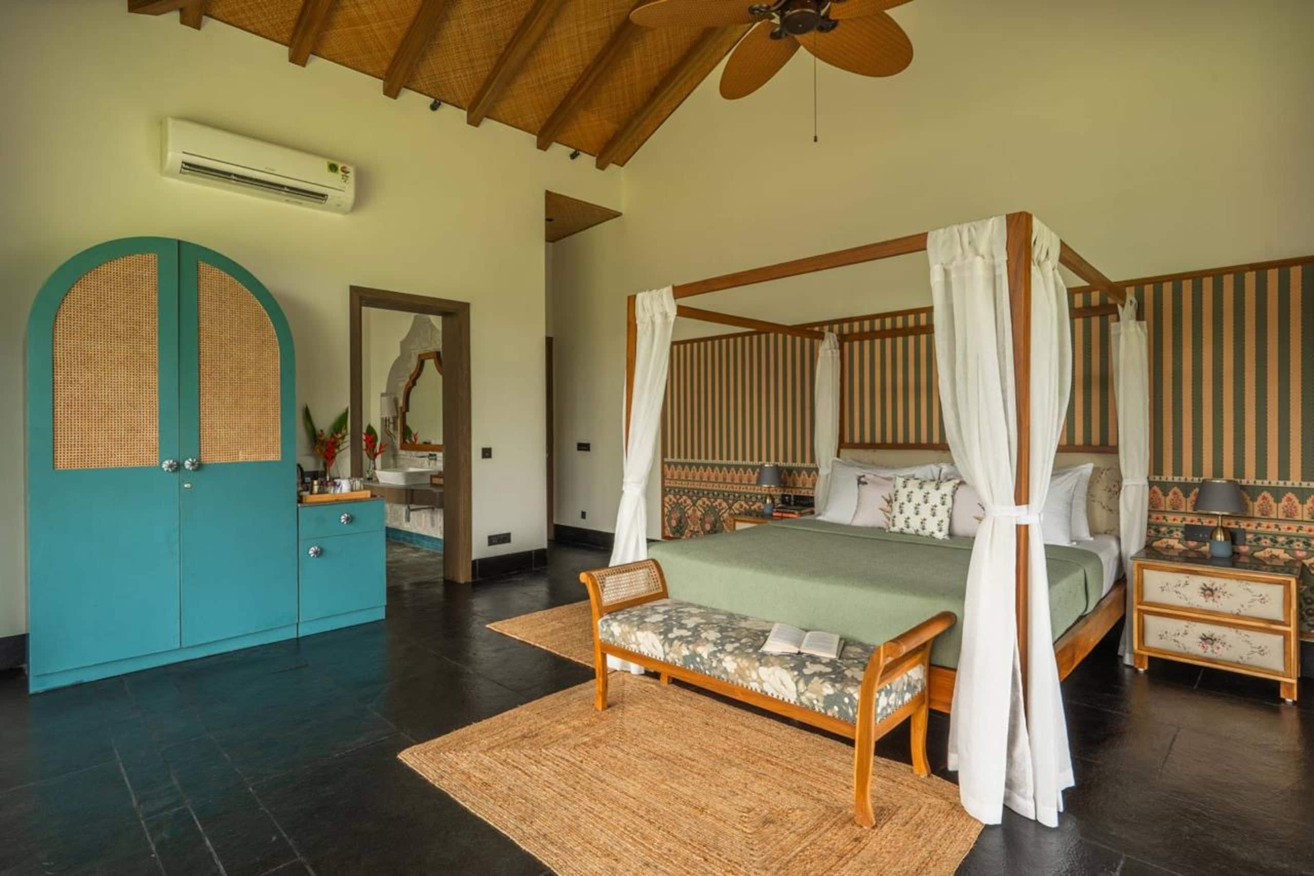 Lux 9 Bhk Pvt Pool Mansion In Vagator 24
