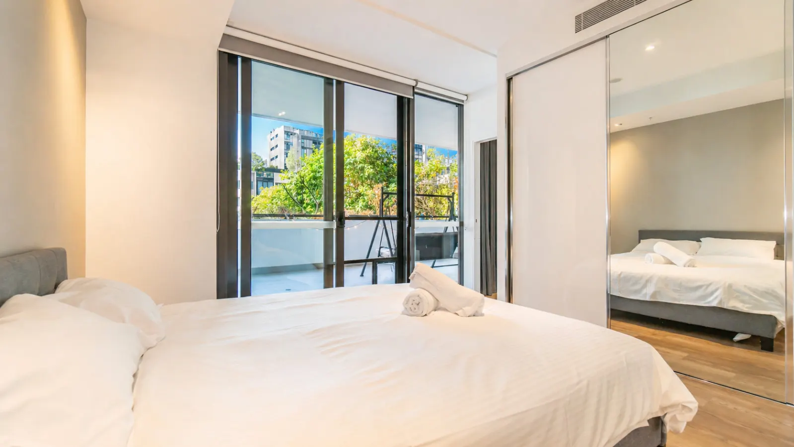 Mascot 2BR/2BA + Parking Station & Airport 9