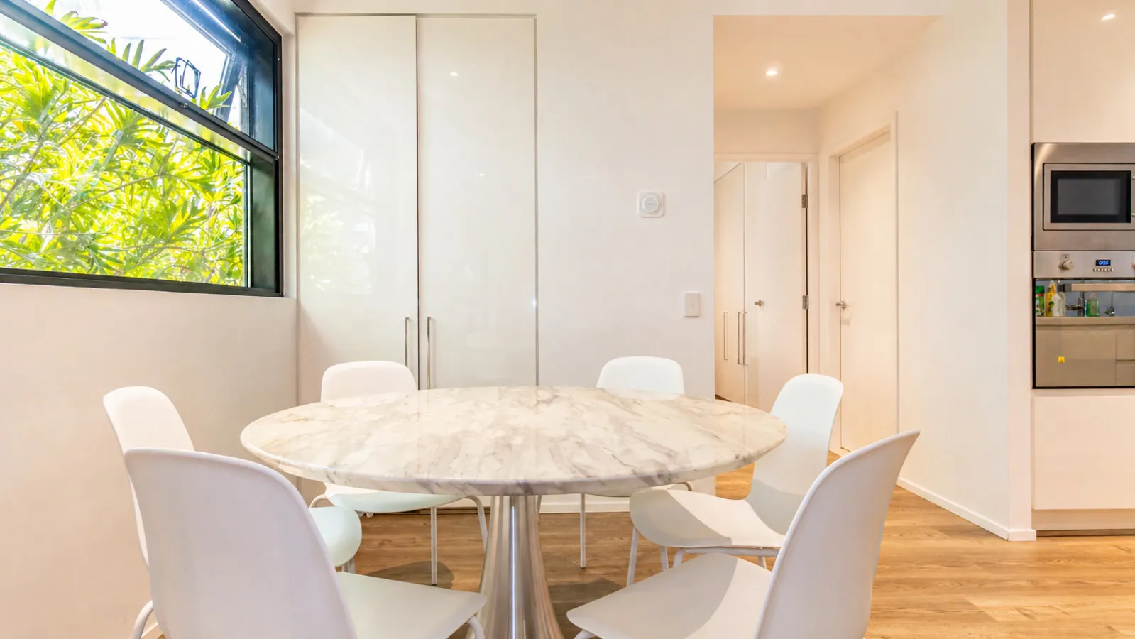 Mascot 2BR/2BA + Parking Station & Airport 13