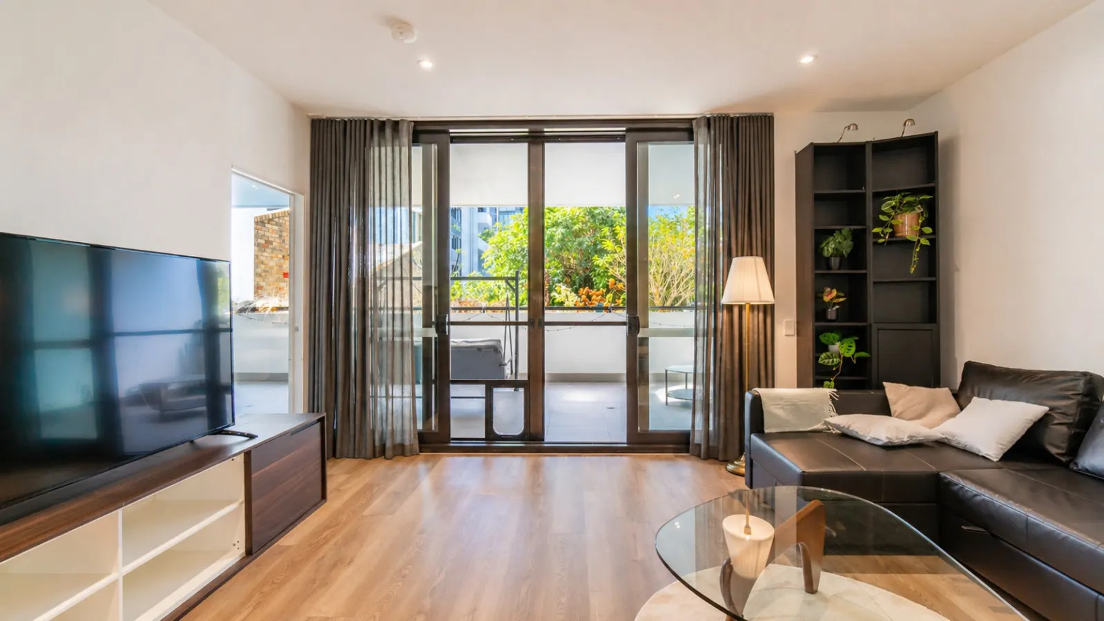 Mascot 2BR/2BA + Parking Station & Airport 4