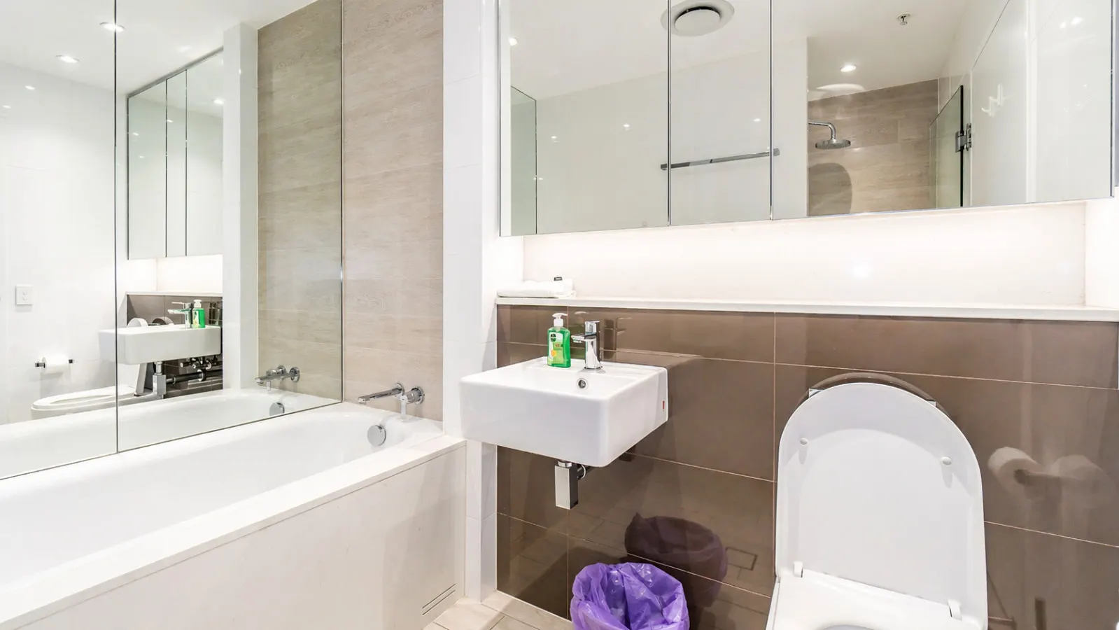 Mascot 2BR/2BA + Parking Station & Airport 8