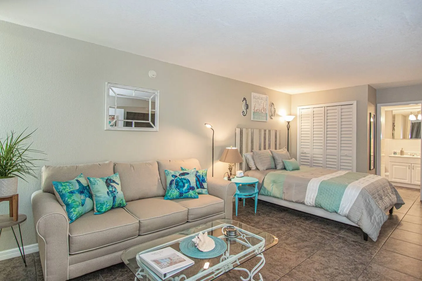 Treasure Island Condo Gulf Views & Heated Pool 2