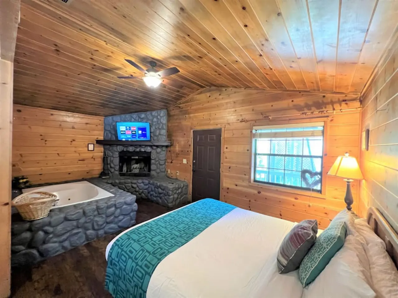 Spacious Room with Jetted - Bear Manor #4